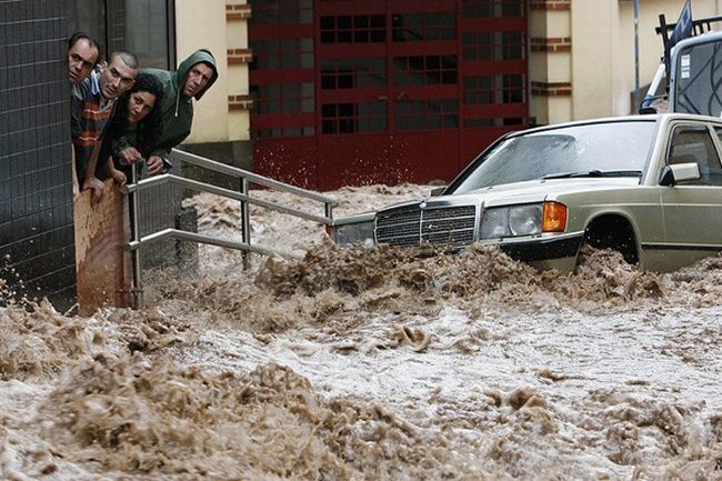 The devastating floods on the island of Madeira - 06