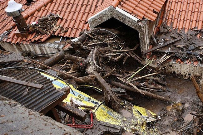 The devastating floods on the island of Madeira - 08