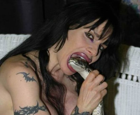 The horror of the day! Silicone-woman (30 pics)