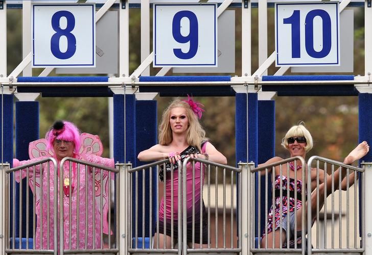 Race  of Australian transvestites - 01