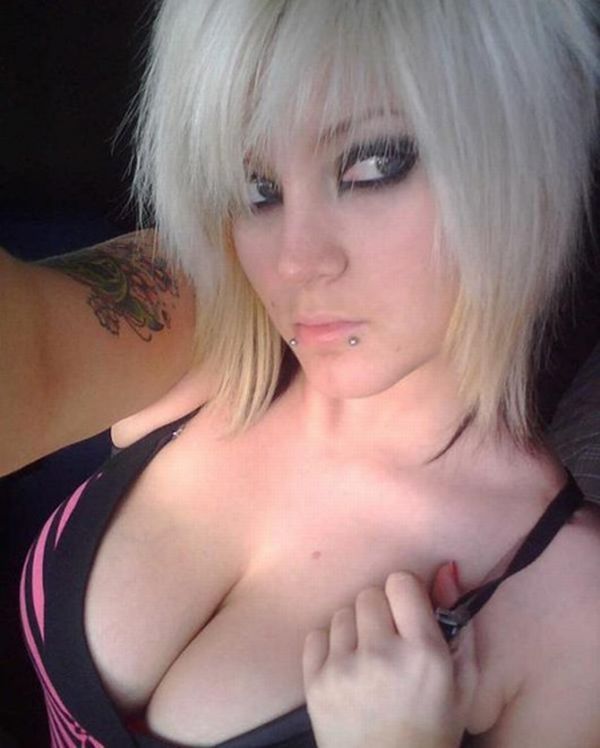 Great selection of emo girls. They are damn sexy! - 13