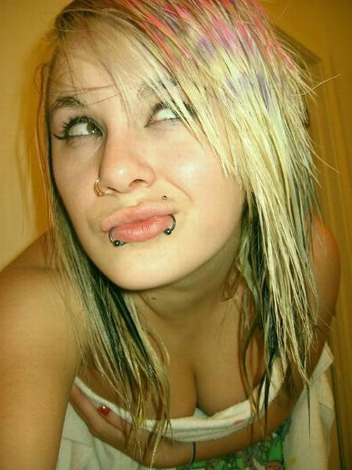Great selection of emo girls. They are damn sexy! - 16