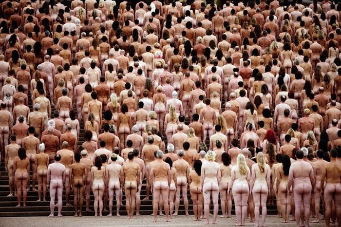 Some nude people near the Opera  - 09