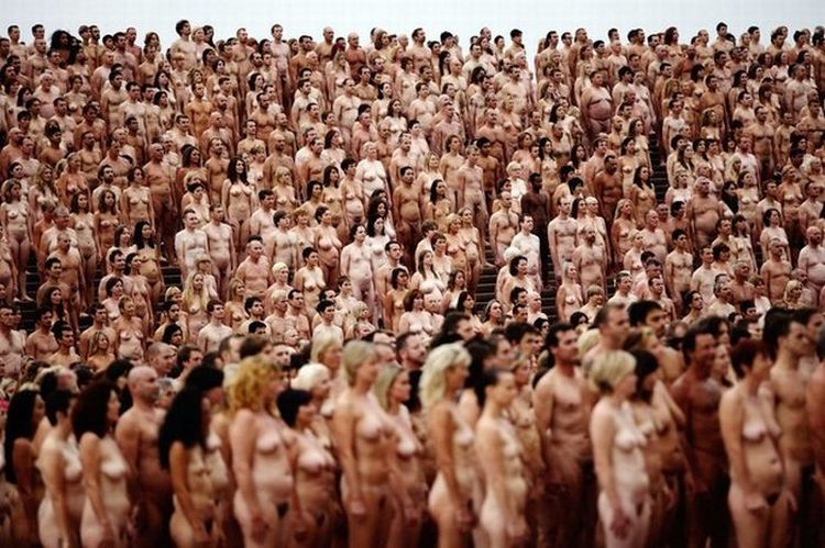 Some nude people near the Opera  - 11