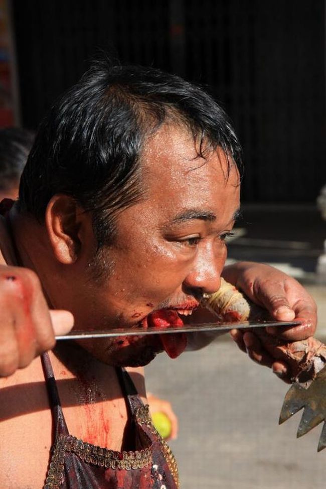 The Phuket Vegetarian Festival, a view not for faint-hearted - 12