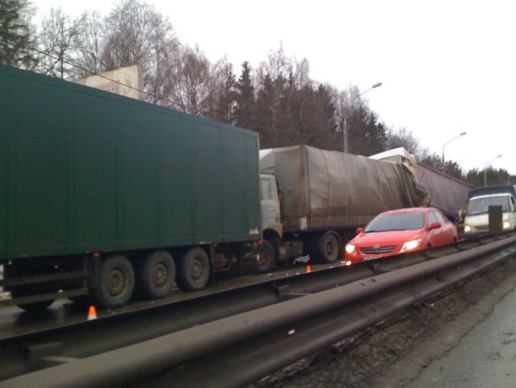 OMG. Truck driver fell asleep behind the wheel - 02