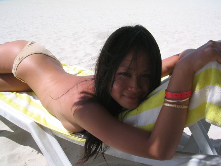 Private photos of a pretty Asian girl on vacations - 09