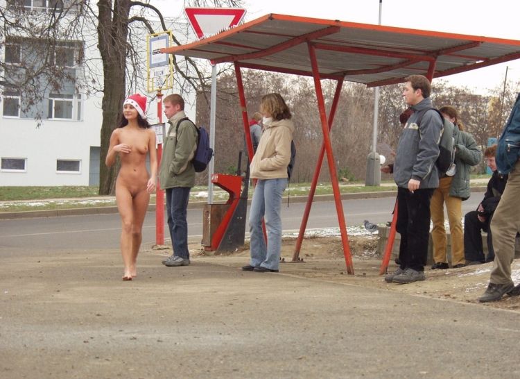Naked stroll in a winter city - 04
