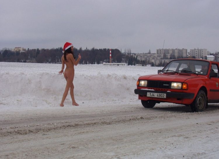Naked stroll in a winter city - 17