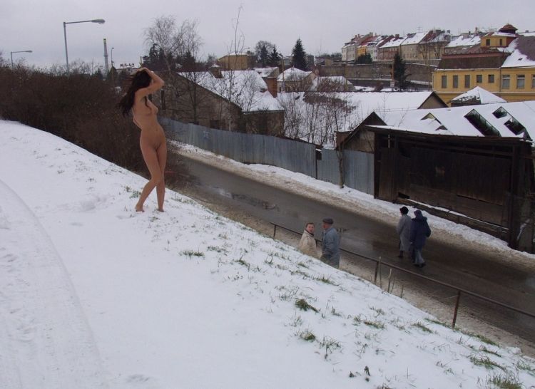 Naked stroll in a winter city - 19