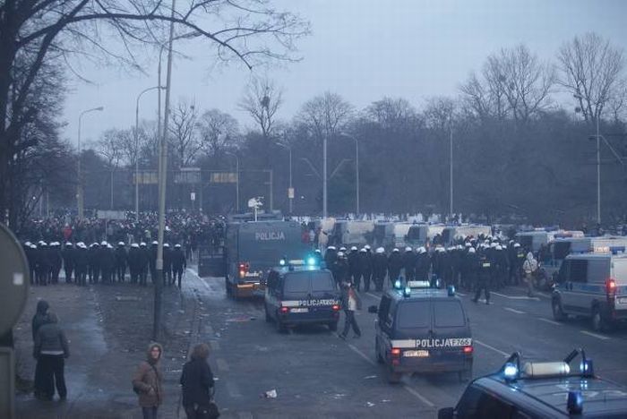 Polish police vs football fans - 12