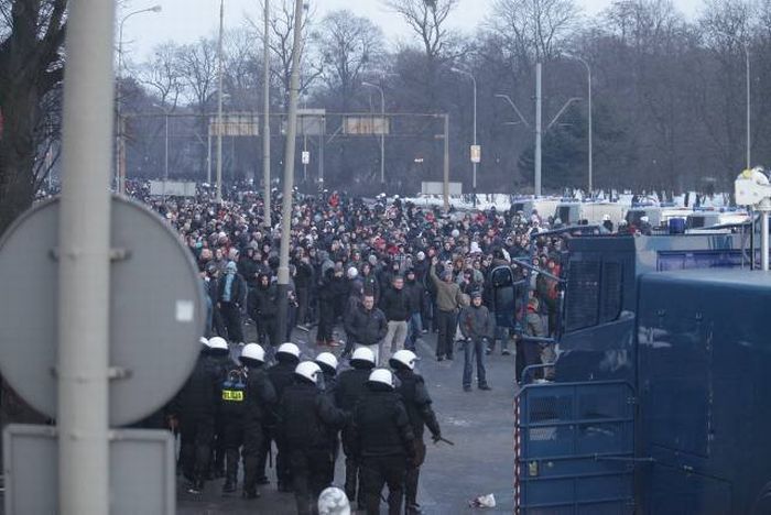 Polish police vs football fans - 13