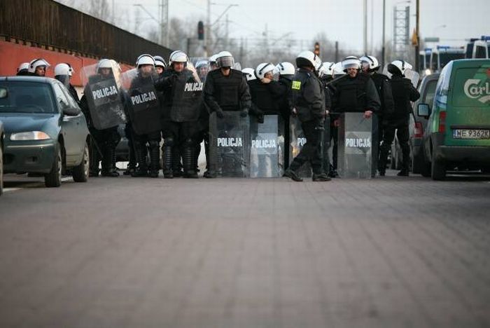 Polish police vs football fans - 19