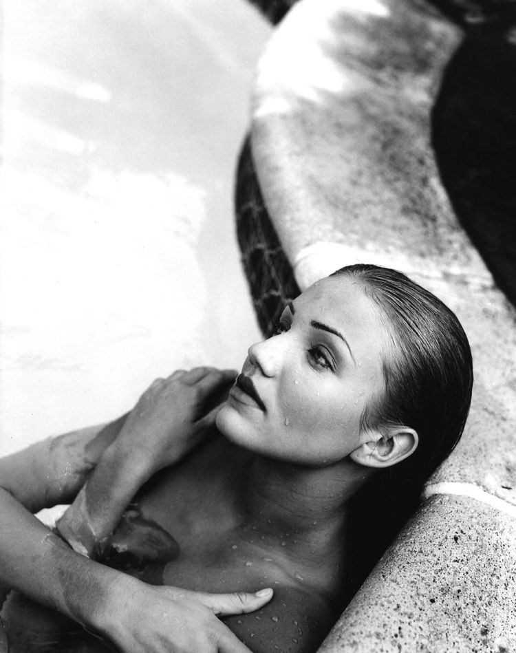 Cameron Diaz topless photoshoot in the pool - 05
