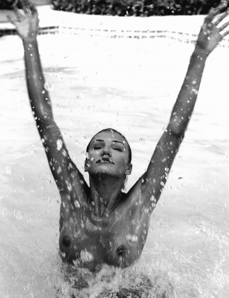 Cameron Diaz topless photoshoot in the pool - 08