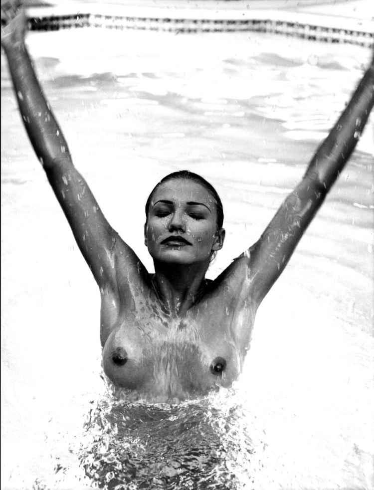Cameron Diaz topless photoshoot in the pool - 09