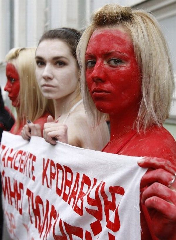 PETA demonstration at the walls of Canadian Embassy in Moscow - 05