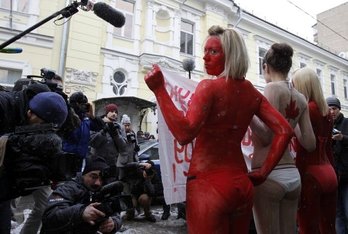 PETA demonstration at the walls of Canadian Embassy in Moscow - 06