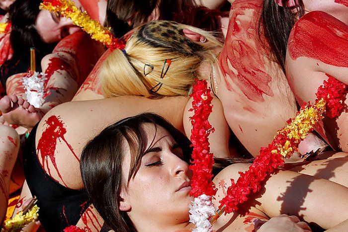 Naked people against bullfighting - 01