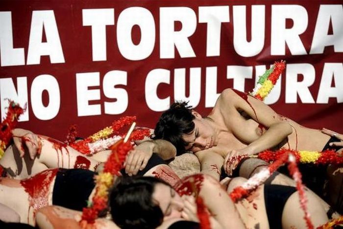 Naked people against bullfighting - 08