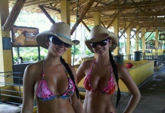 Sexy twins Camila and Mariana Davalos - 25