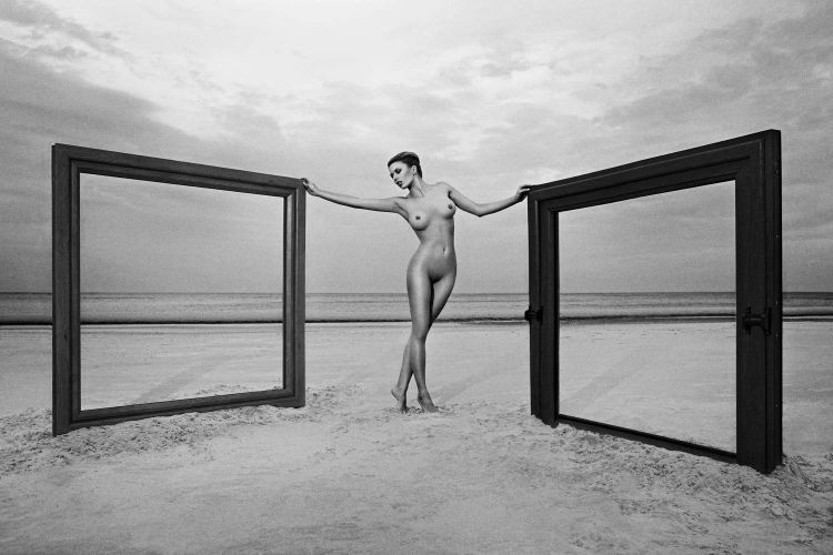 Black and white works of the master of erotic photography Szymon Brodziak - 28