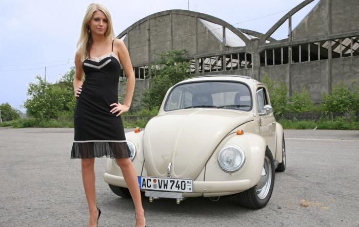 Beautiful girls and vintage cars - 20