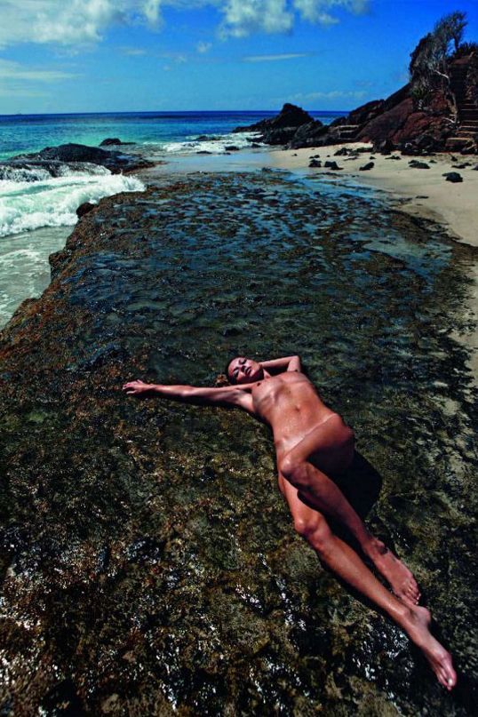 Naked Kate Moss in Vogue magazine - 05