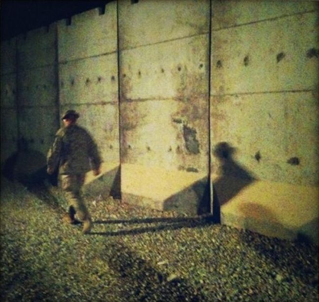 Photos of the war in Afghanistan, made with iPhone - 03