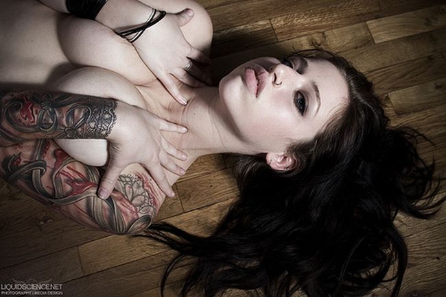A selection of gorgeous girls with tattoos - 07
