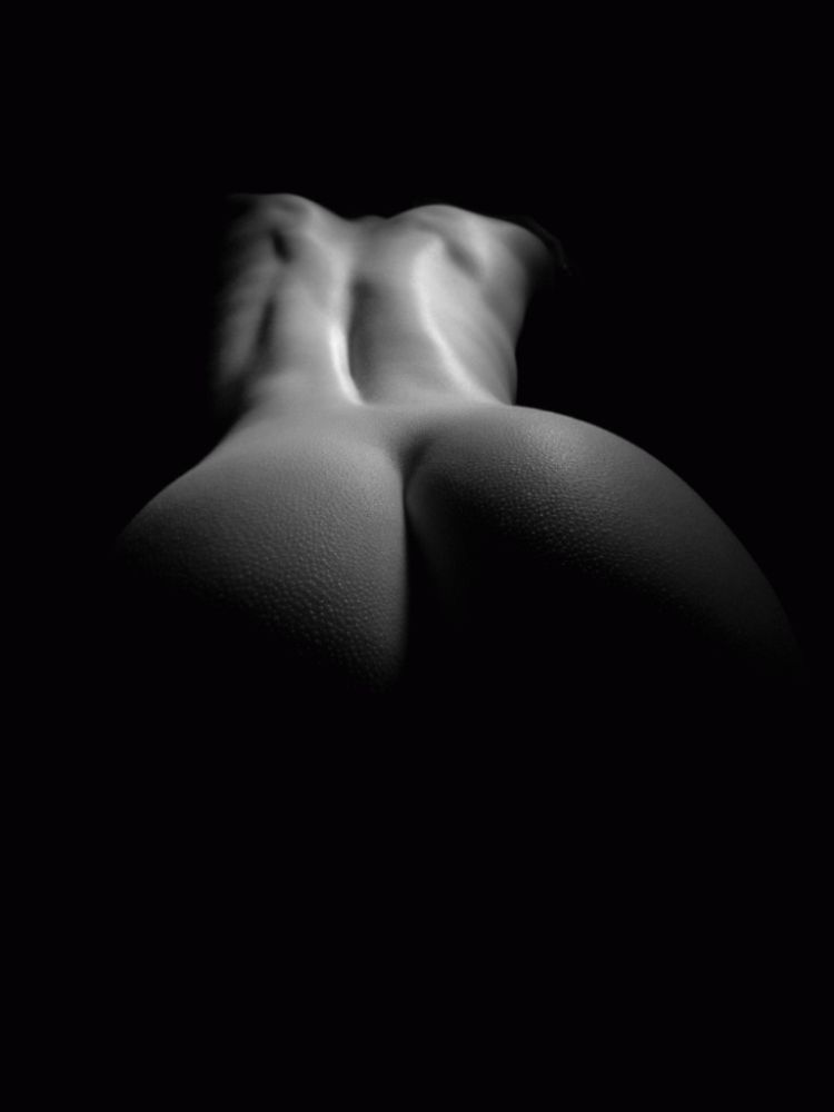 Black and white photos of a naked body by Waclaw Wantuch - 04