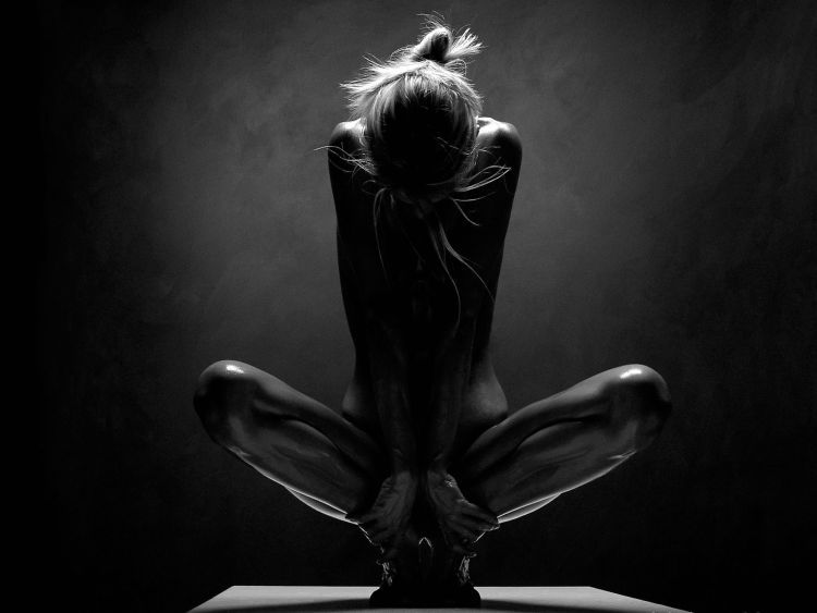 Black and white photos of a naked body by Waclaw Wantuch - 05