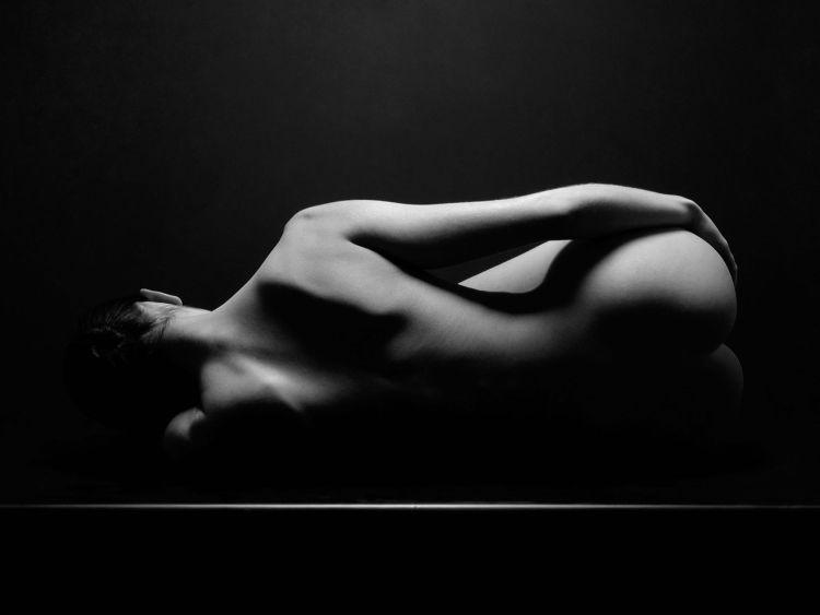 Black and white photos of a naked body by Waclaw Wantuch - 08