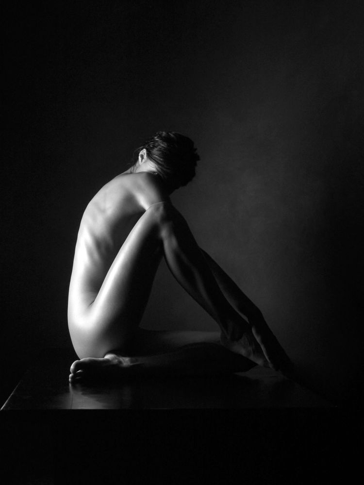 Black and white photos of a naked body by Waclaw Wantuch - 15