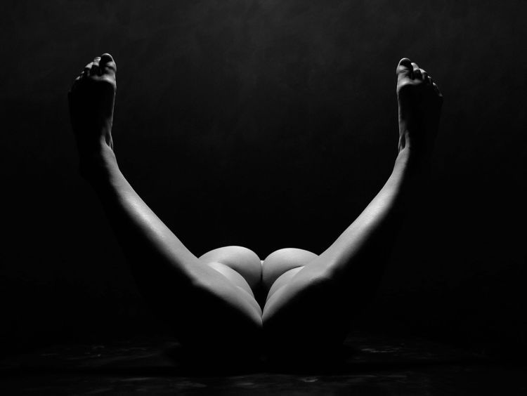 Black and white photos of a naked body by Waclaw Wantuch - 28