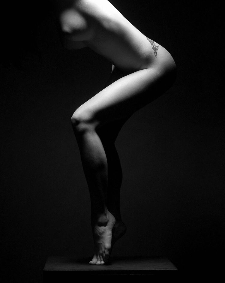 Black and white photos of a naked body by Waclaw Wantuch - 30