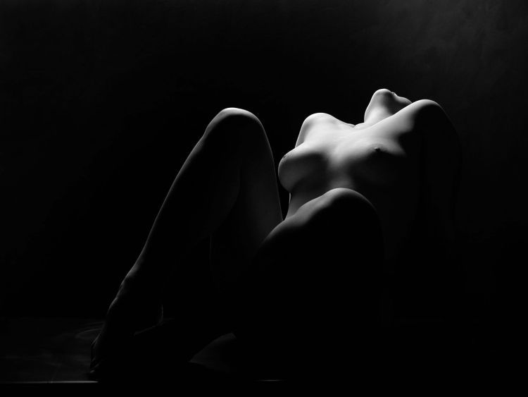 Black and white photos of a naked body by Waclaw Wantuch - 31