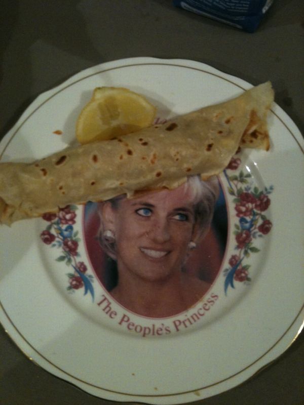 Having food with Lady Di - 05