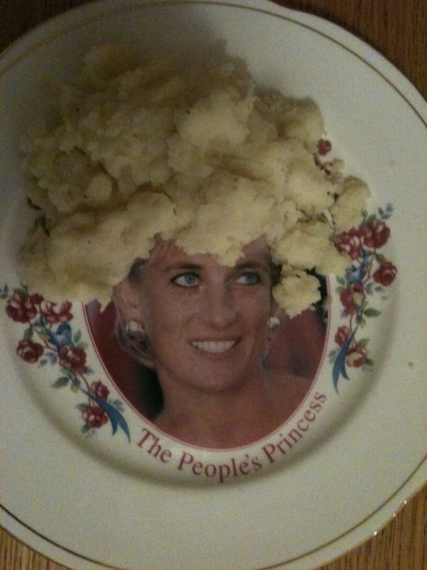 Having food with Lady Di - 10