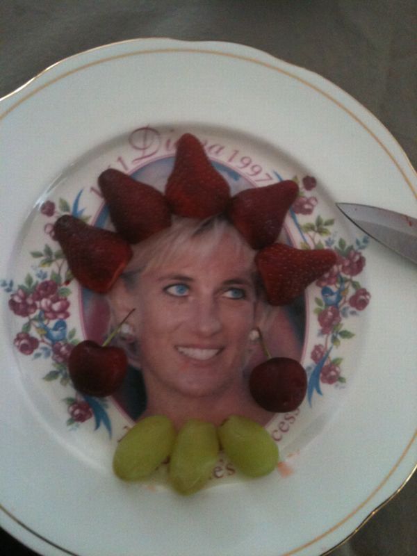 Having food with Lady Di - 24