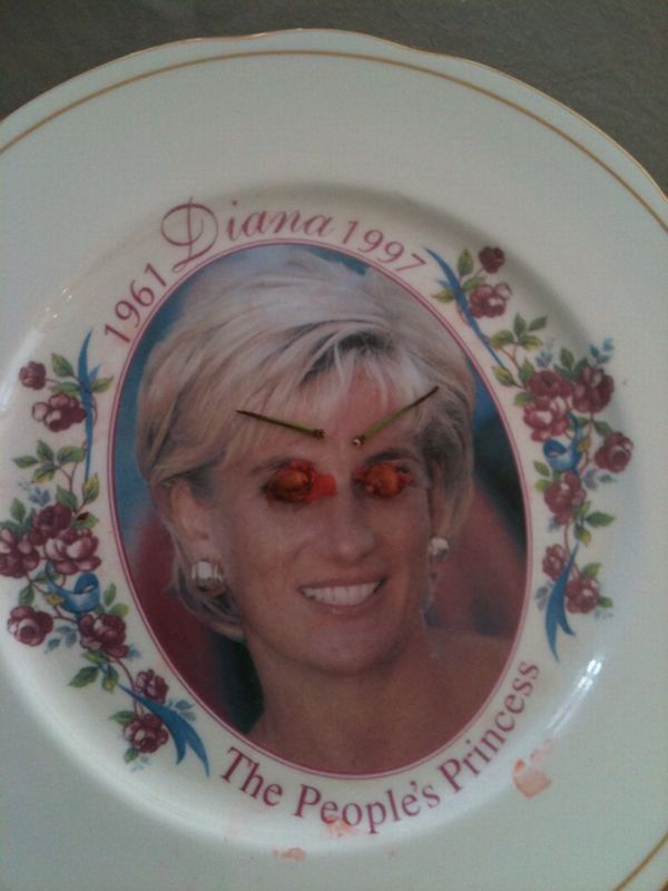 Having food with Lady Di - 25