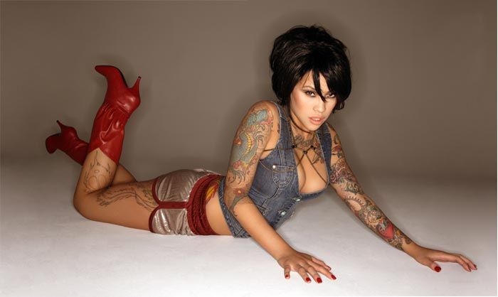 Seducing Betty Lipstick and her tattoos - 06