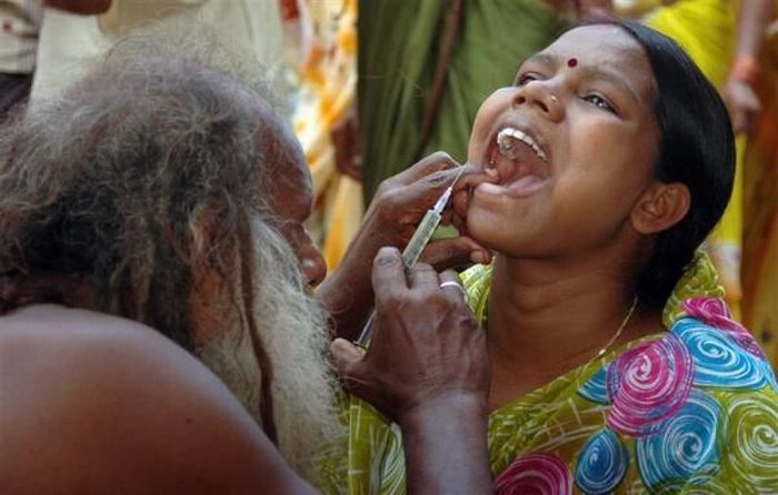 Holy men of India, very colorful characters - 10