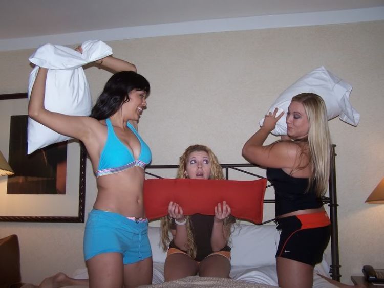 Women go pillow fight - 20