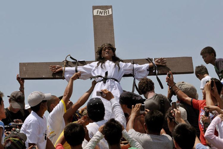 OMG. Collective crucifixion in honor of Easter in the Philippines - 19