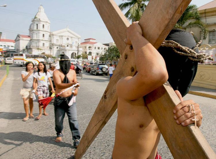 OMG. Collective crucifixion in honor of Easter in the Philippines - 24