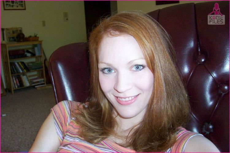 Home photo set of a redheaded seductress - 01
