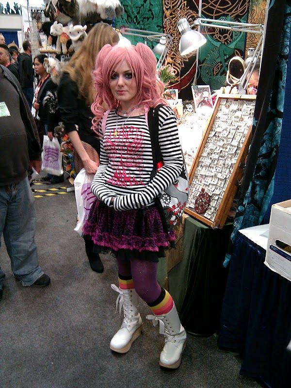 The hottest girl at WonderCon - 03