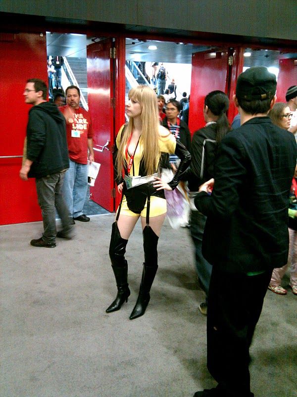 The hottest girl at WonderCon - 06