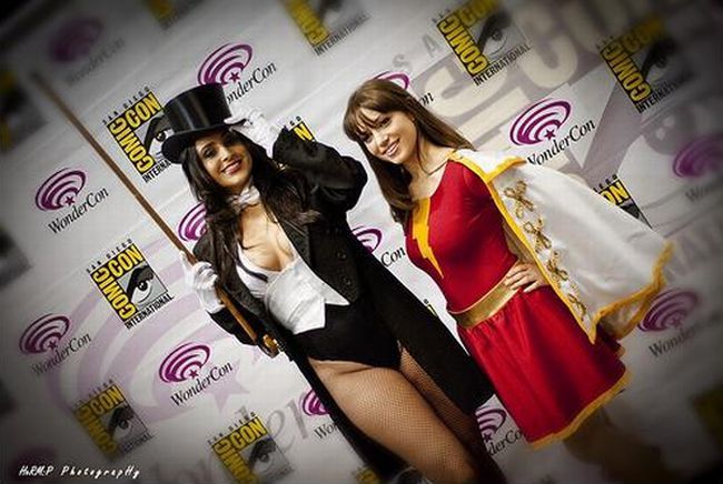 The hottest girl at WonderCon - 08